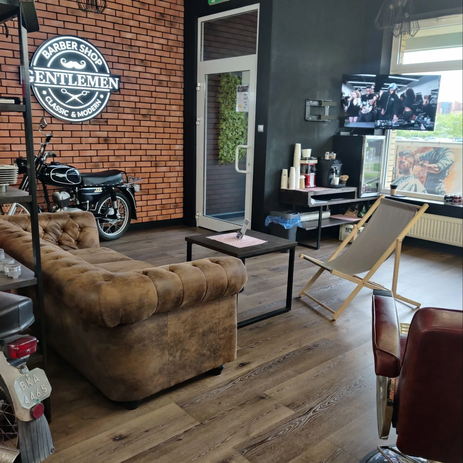 Gentlemen Barber Bacieczki — wnętrze salonu